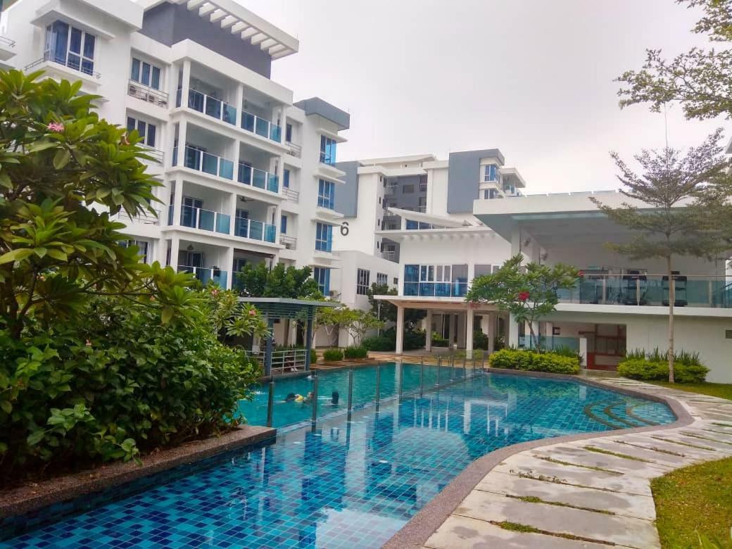 Putra 1 Pool Homestay Bandar Seri Putra Kampong Sungai Buah Exteriér fotografie